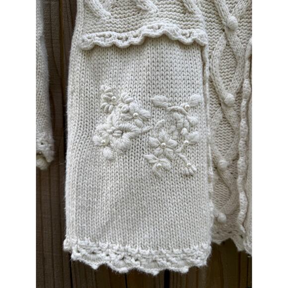 Vintage Cream Embroidered Knit Sweater Grandmacore - Picture 4 of 5